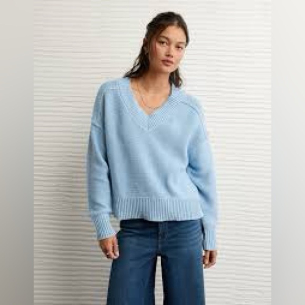 323- paper moon, light blue oversized, rough seem v neck sweater
